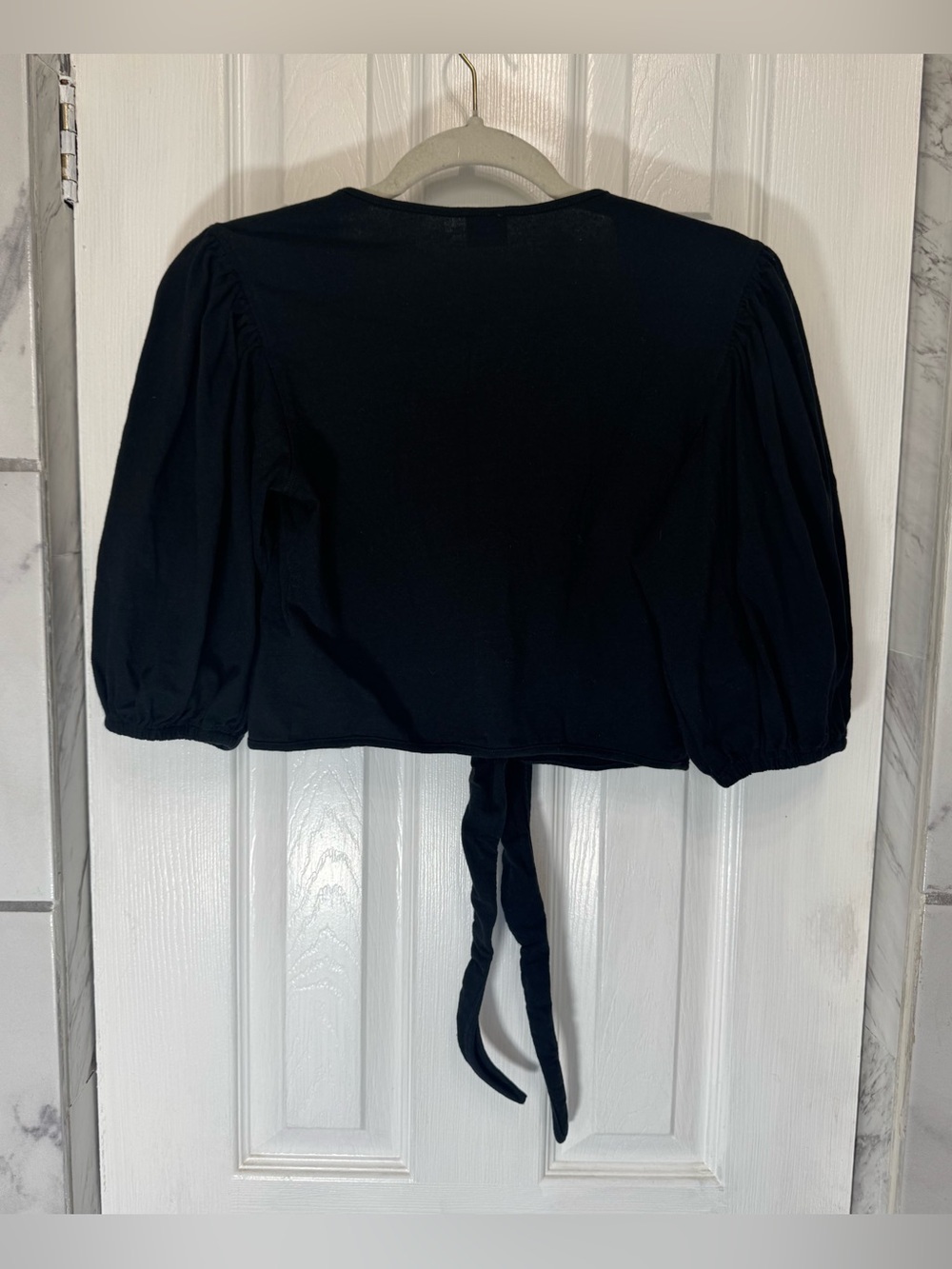Aritzia Sunday Best Black Bambi Puff Sleeve Tie Front Crop Top Women’s Medium - Picture 9 of 11